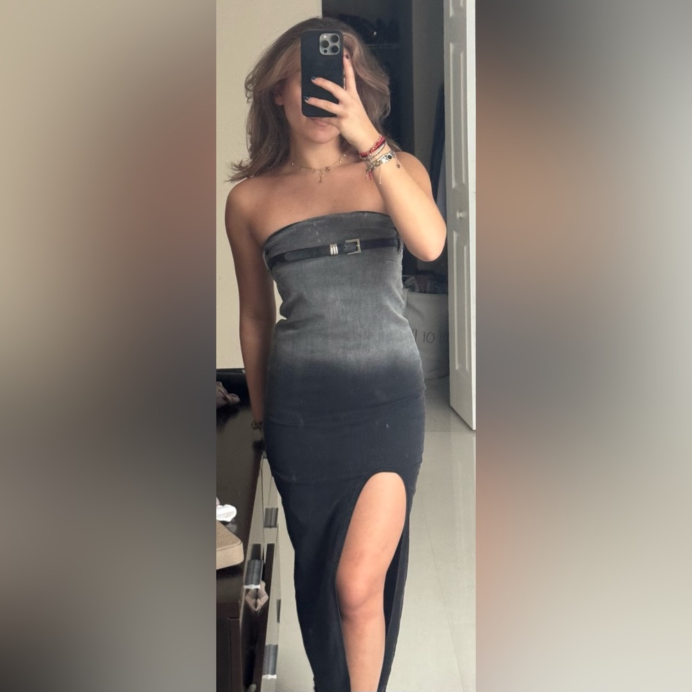 Straplesss denim dress with belt detail